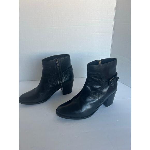 FRYE Janis Shield Black Leather Almond Toe Block Heel  Side Zip Ankle Boots 8.5B - Picture 1 of 11